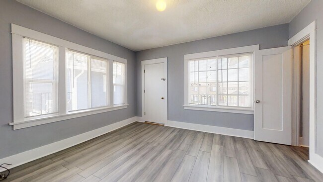 Building Photo - 442 Cerritos Ave