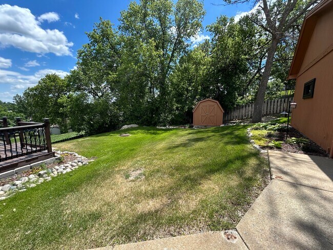 Building Photo - Lovely Townhome for Rent