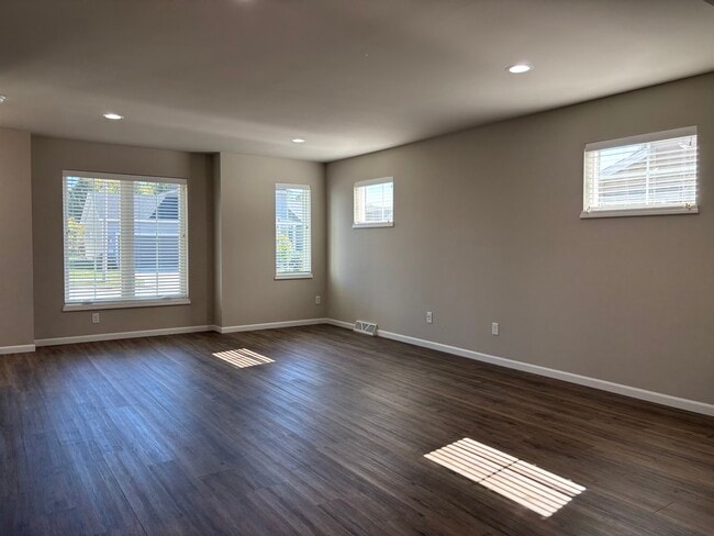 Building Photo - 620 Sugar Maple Ln