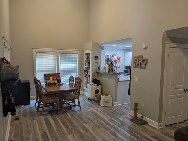 Building Photo - 490 Barnett Shoals Rd