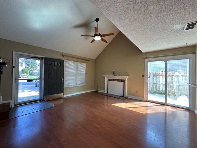 Foto del edificio - 3990 Roebling Ln