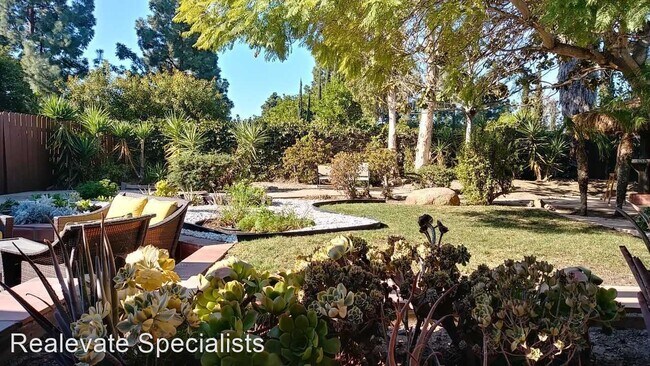 Building Photo - 4 br, 3 bath House - 1580 Parrot Street