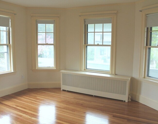 Building Photo - 6 Pleasant St