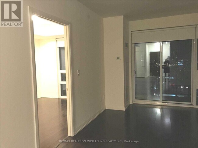 Photo du bâtiment - 460 Adelaide St E