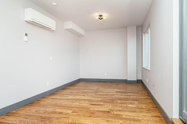 Building Photo - 1461 Gates Ave