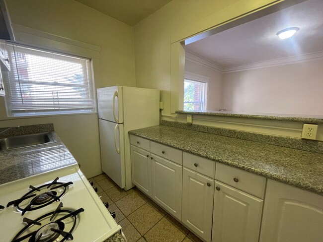 Building Photo - Raymond Apartments