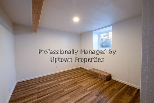 Building Photo - 9836 N Clarendon Ave