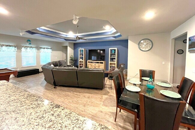 Foto del edificio - Beautiful 5 Bedroom Home with Pool in Holl...