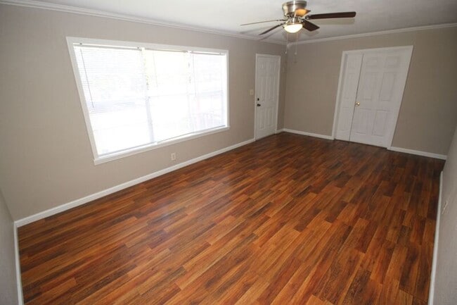 Building Photo - 1327 N Norwood Ave