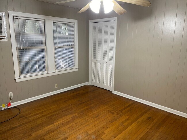 Foto del edificio - 1BED/1BA Duplex