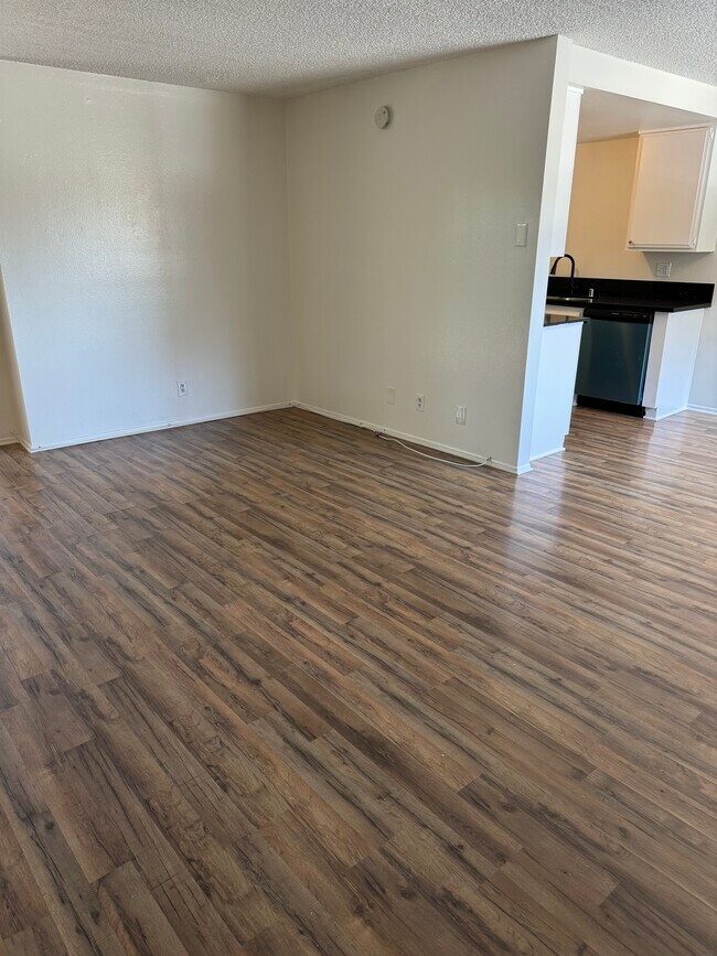 Foto del edificio - 5075 Atlantic Ave