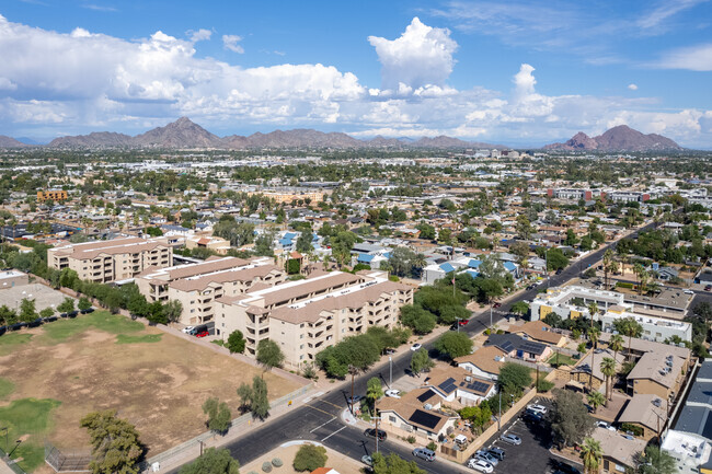 Foto aérea - Devonshire Condominiums