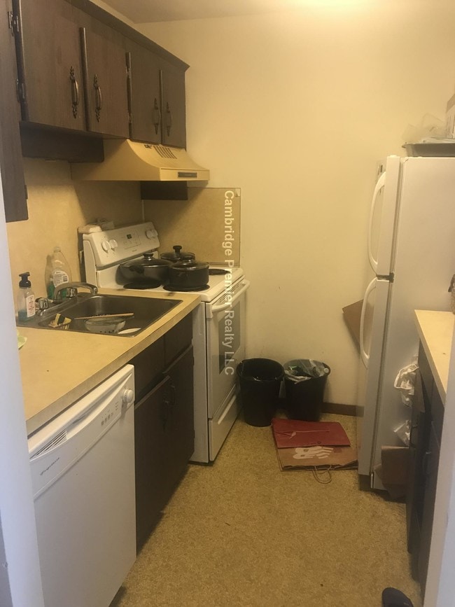 Building Photo - 11 Adelaide Rd