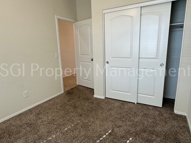 Building Photo - 1144 E Tyler Ln