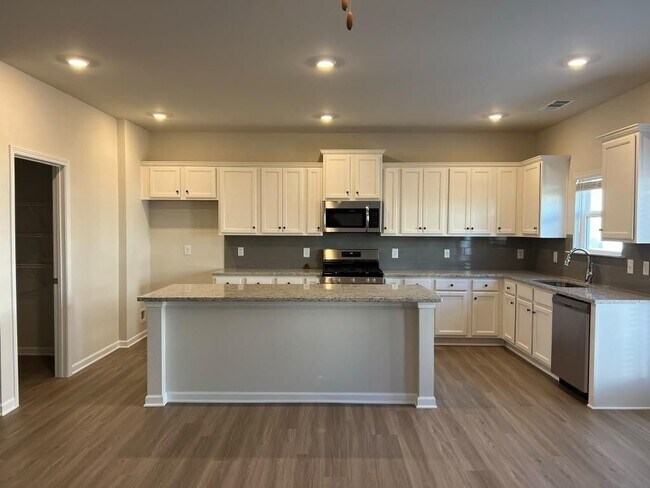 Building Photo - 67 Briarwood Dr E
