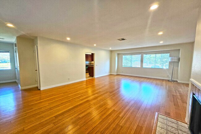 Foto del edificio - 1454 E Orange Grove Blvd