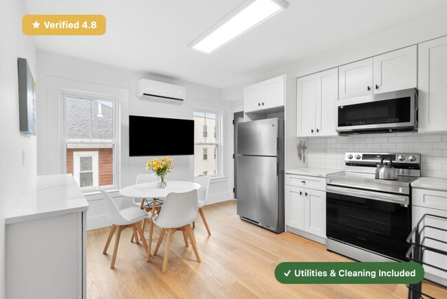 Foto del edificio - Furnished Bedroom with Private Ensuite Bath in Brighton!