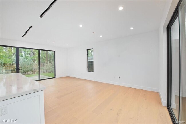 Building Photo - 2 br, 2.5 bath House - 17451 Bullock Street