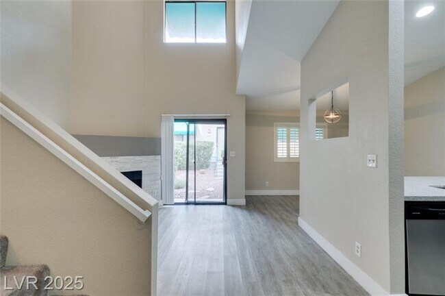 Building Photo - LOCATED IN GATED COMMUNITY JUST MINUTES FR...