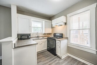 Building Photo - 216 Redan St