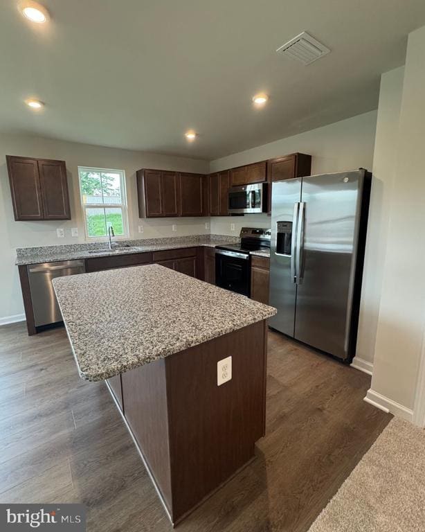Building Photo - 2701 Apricot Dr