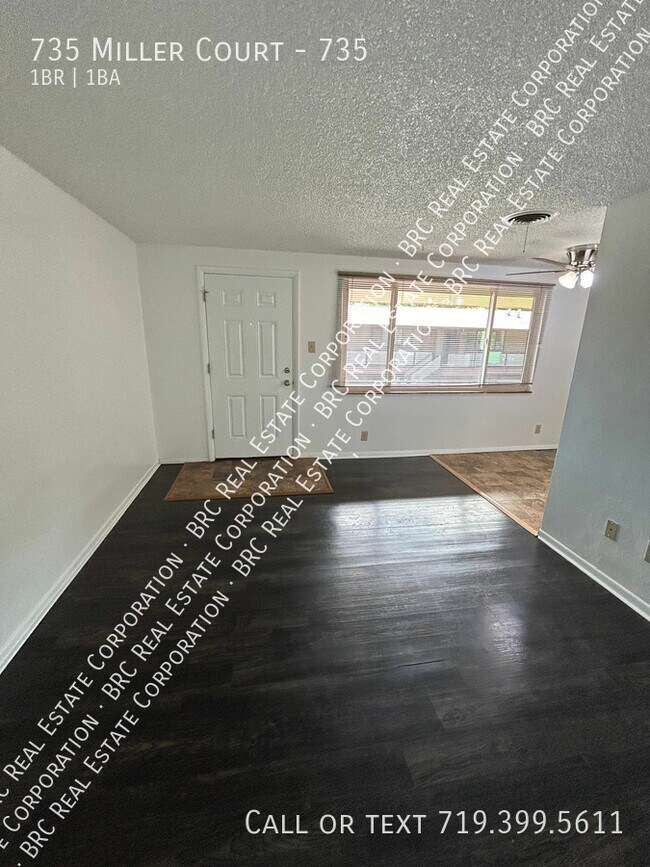 Foto del edificio - 735 Miller Ct