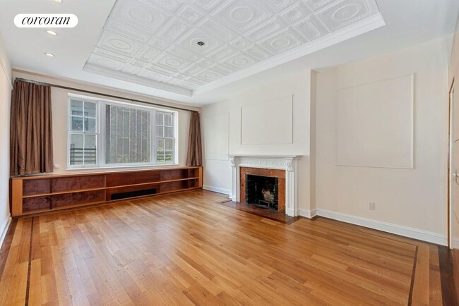 Building Photo - 16 E 84th St