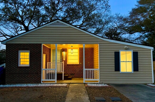 Building Photo - 2661 Martha Dr