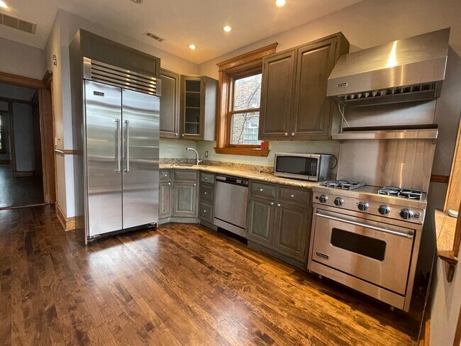 Foto del edificio - 3713 N Racine Ave
