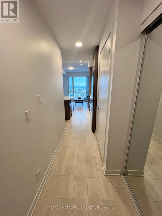 Photo du bâtiment - 7950 Bathurst St