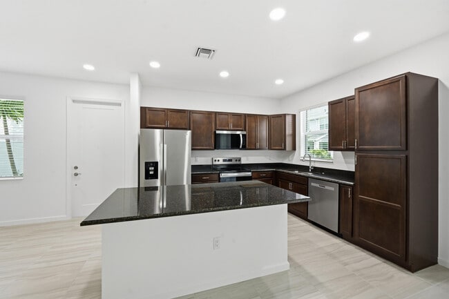 Building Photo - 16411 Powerscourt Dr
