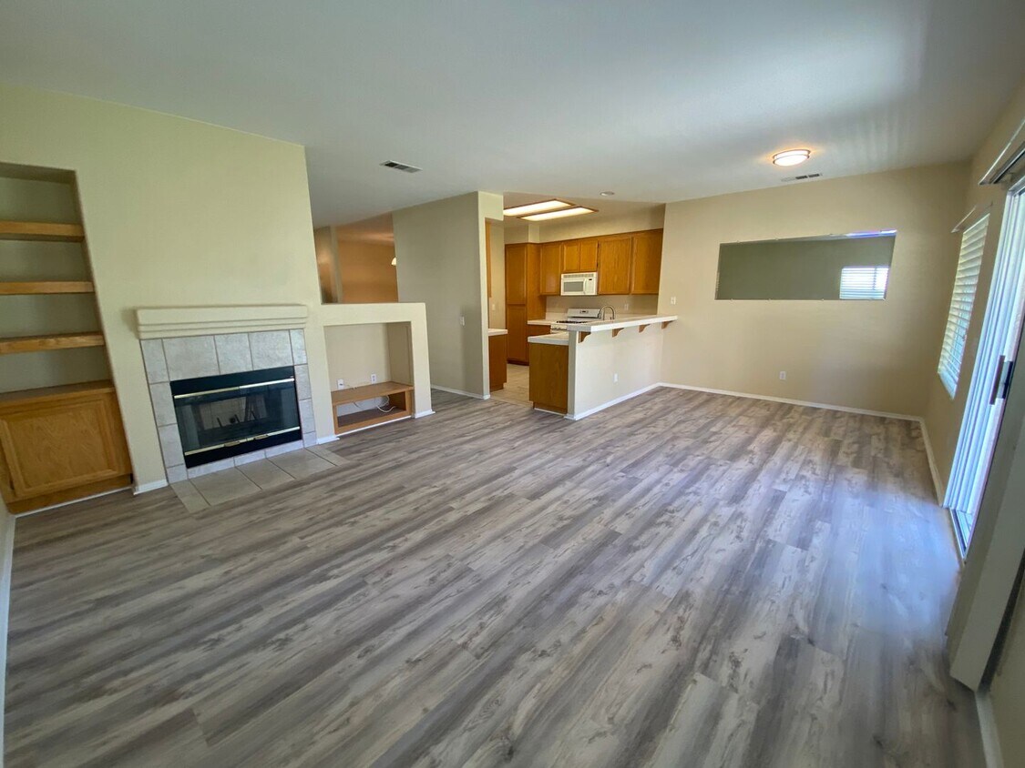 West Palmdale 4+3 House Rental in Palmdale, CA