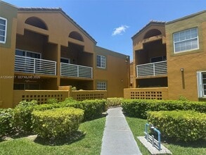 Building Photo - 9741 Fontainebleau Blvd