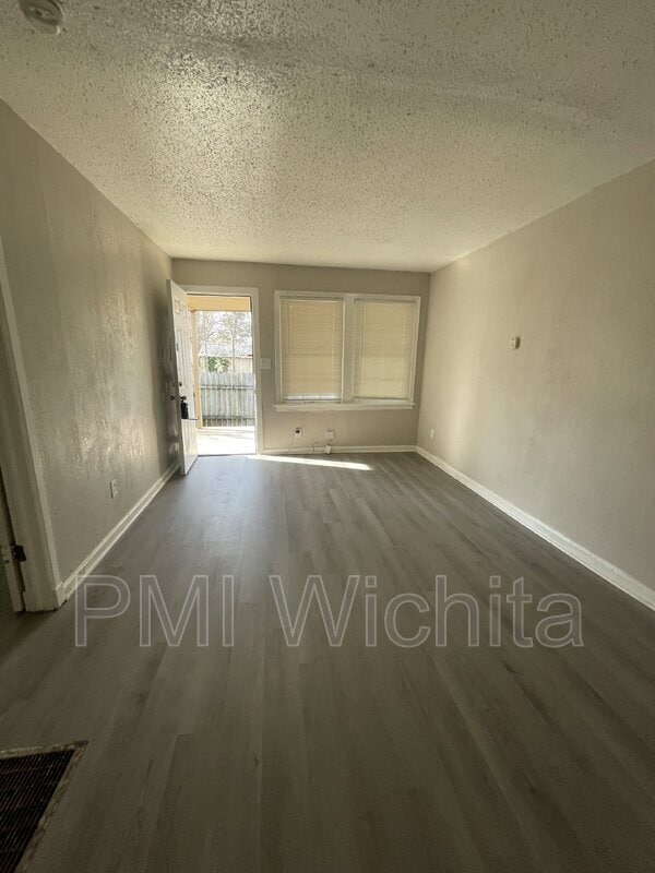 Building Photo - 1512 S Pattie St
