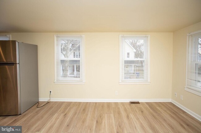 Building Photo - 510-UNIT Ash St