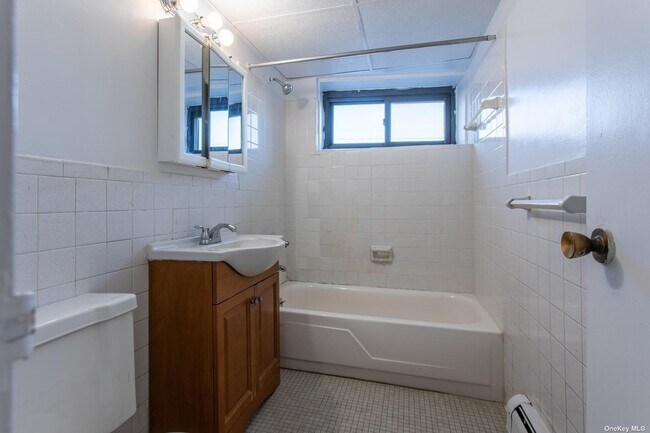 Foto del edificio - 100 Clinton Ave