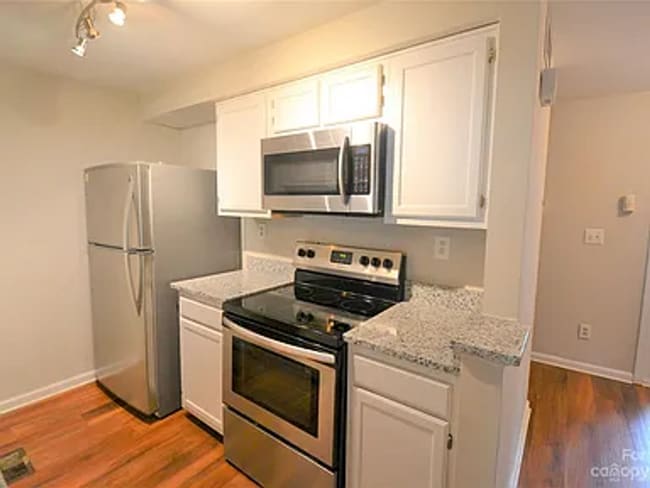 Photo - Updated 2 Bed, 2.5 Bath Townhome in Charlotte