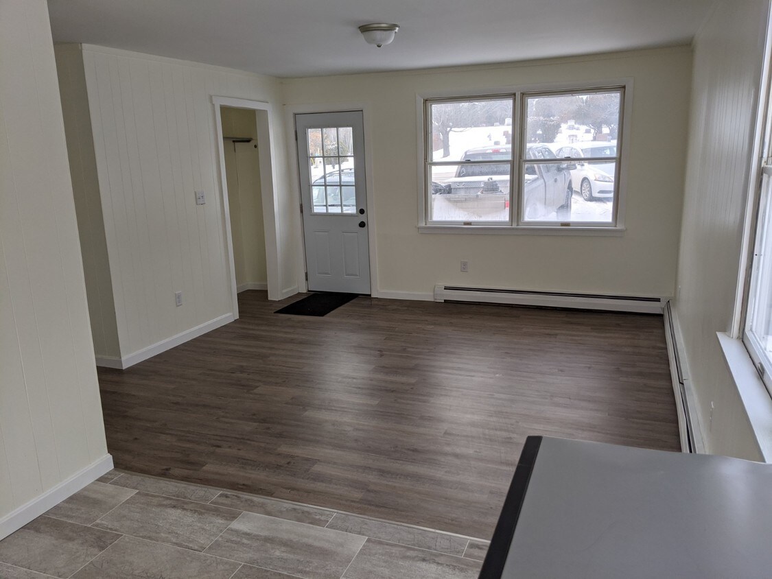 Foto principal - 872 Stillwater Ave