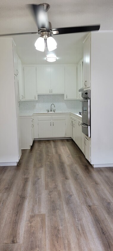 Kitchen - 18564 Clark St