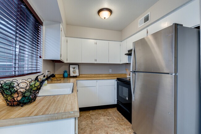 Cocina - 2628 E Orange St.