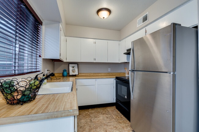 Kitchen - 2628 E Orange St