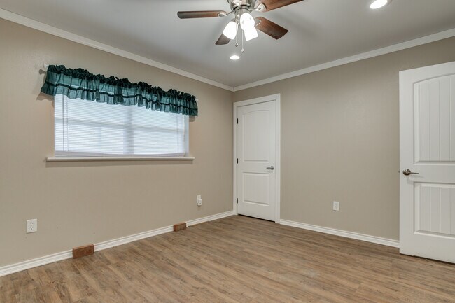 Building Photo - 221 US-62