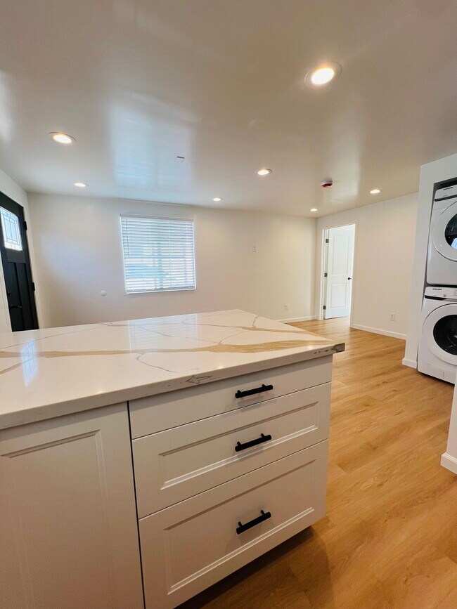 Foto del edificio - 1553 W 106th St