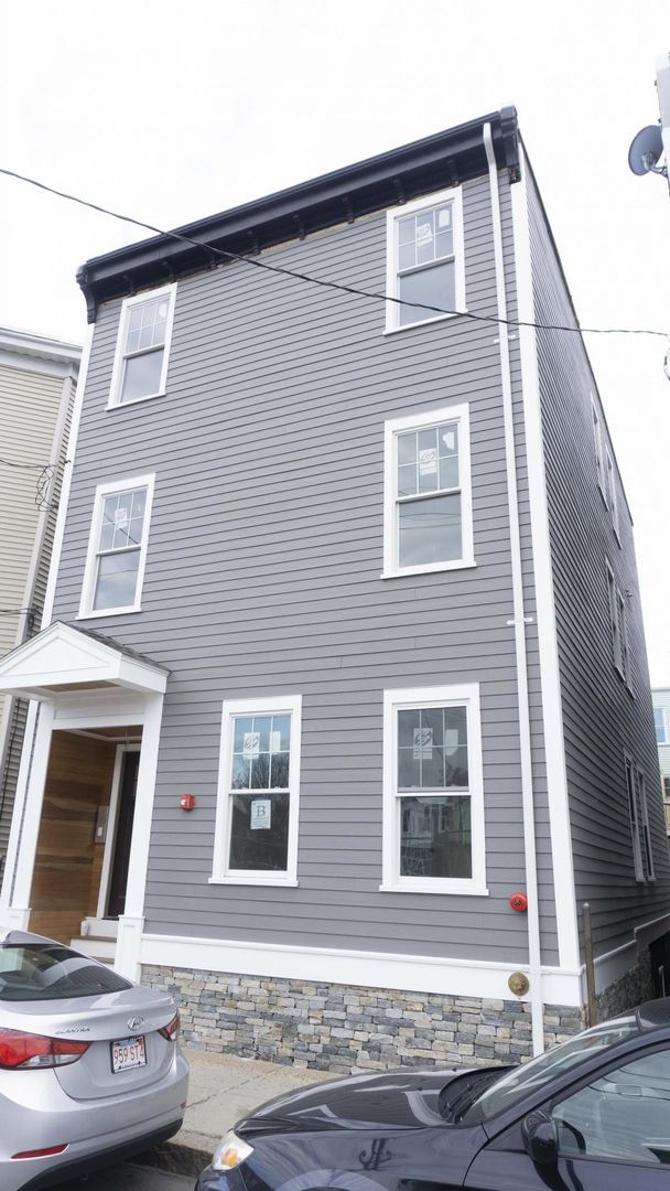 Foto del edificio - 2 Bed 1 Bath Available April 1- August 31 (with option to renew)