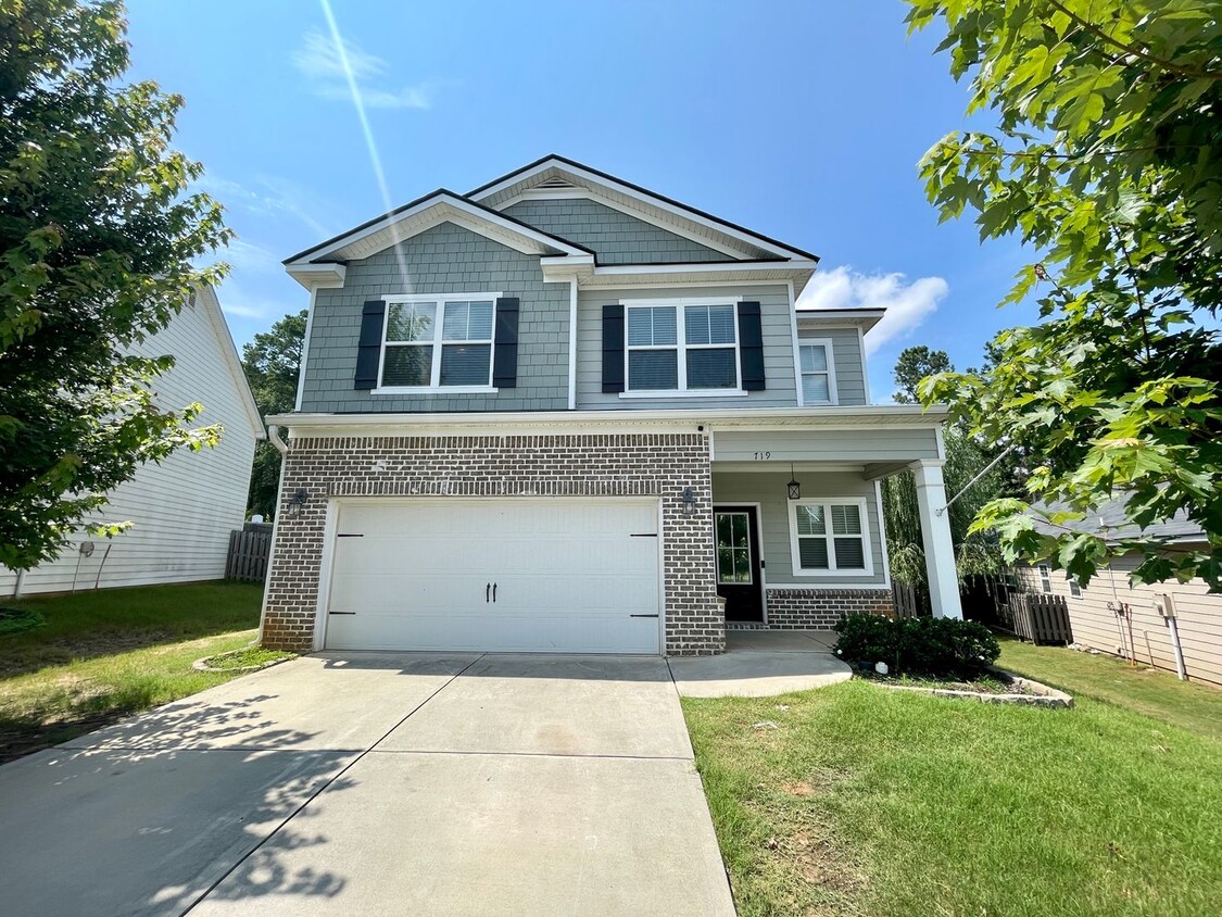 Foto principal - Whispering Pines 4 Bedroom 3.5 Bathroom Re...