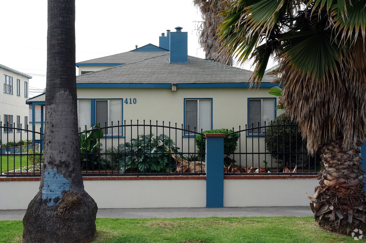 Building Photo - 410 E 99th St