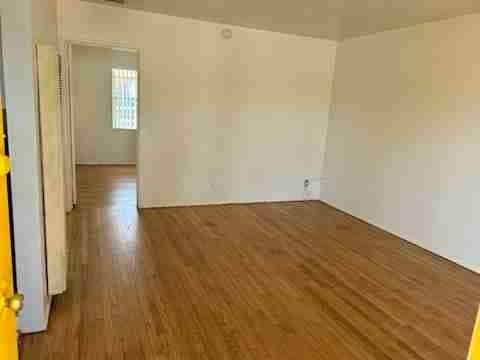 Primary Photo - 1037 E Spazier Ave