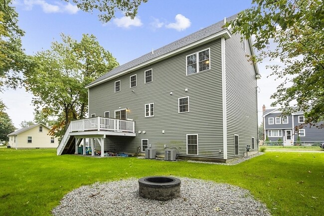 Foto del edificio - 9 Woodlawn Ave