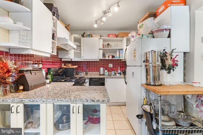 Foto del edificio - 1905 Rodman St