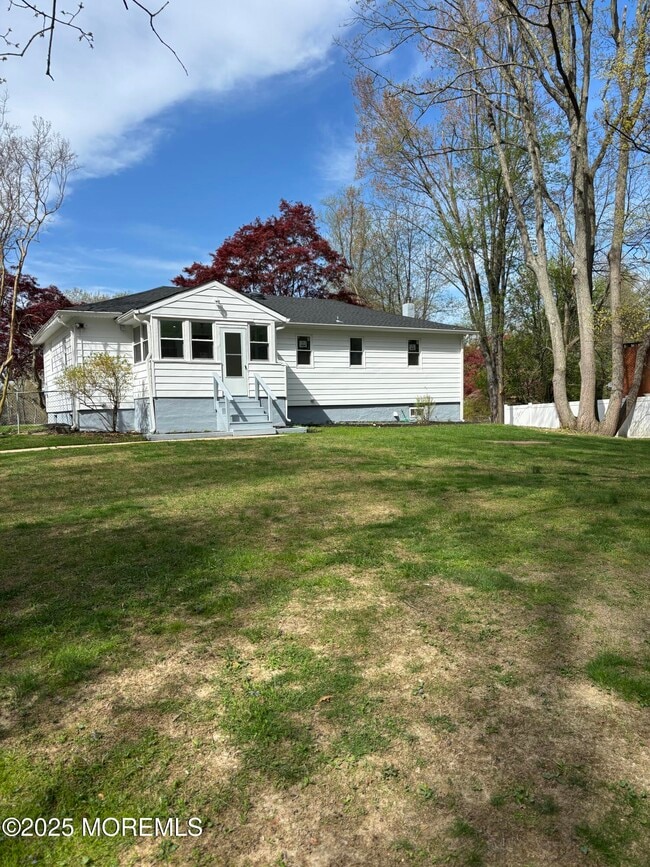 Building Photo - 6 Laurel Ln